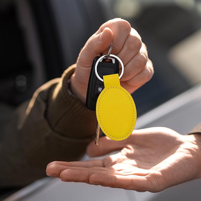 LaserGram Oval Keychain, Golfer Golfing, Personalized Engraving Included (Yellow)