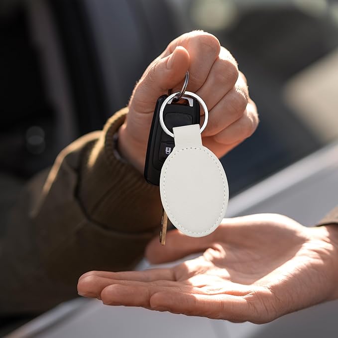 LaserGram Oval Keychain, Golfer Golfing, Personalized Engraving Included (White with Silver)